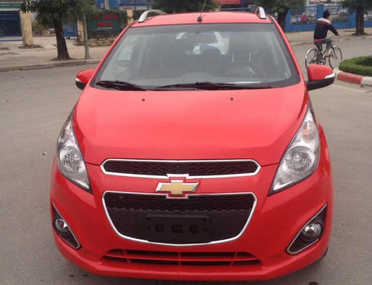 Cận cảnh Chevrolet Spark phiên bản 1.0 LT tại Việt Nam