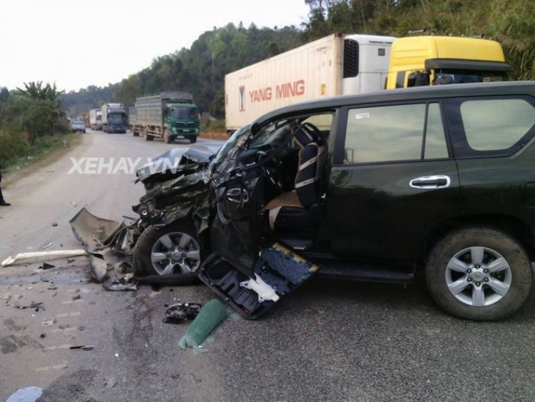 Lạng Sơn: Thêm một Toyota Prado bị tai nạn "nát đầu" không bung túi khí