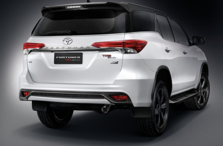 Toyota Fortuner TRD Sportivo hầm hố từ trong ra ngoài