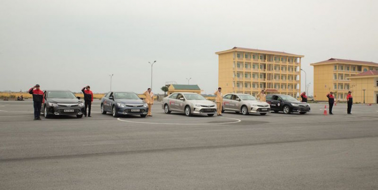 8 giảng viên Việt Nam nhận bằng đào tạo lái xe an toàn Toyota