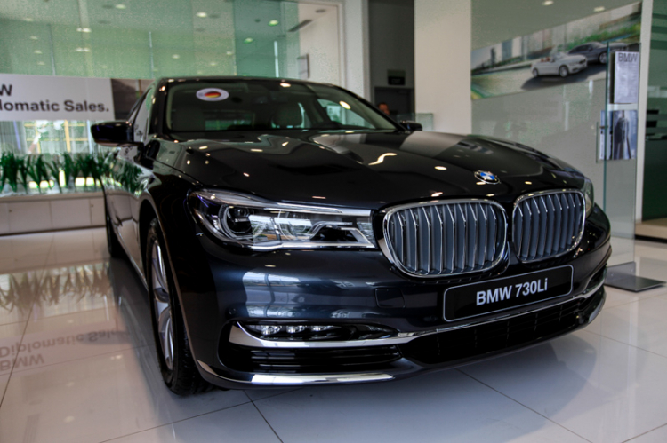 Em đi xem BMW 730Li mới ra của Euro Auto