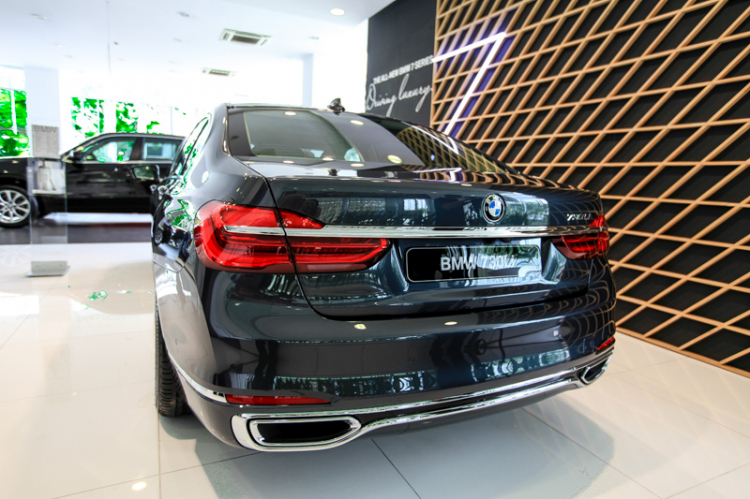 Em đi xem BMW 730Li mới ra của Euro Auto