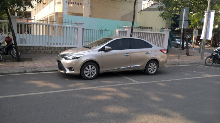 Anh ấy mua chỗ đậu xe luôn rồi.