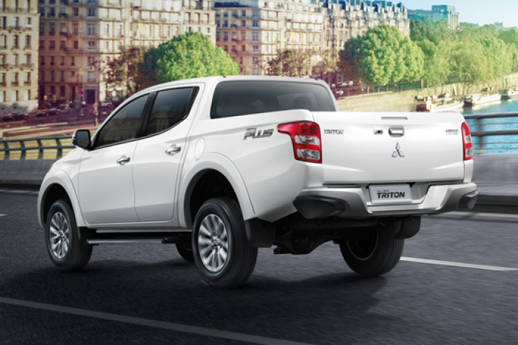 Mitsubishi Triton lại nâng cấp hộp số và 7 túi khí tại Thái