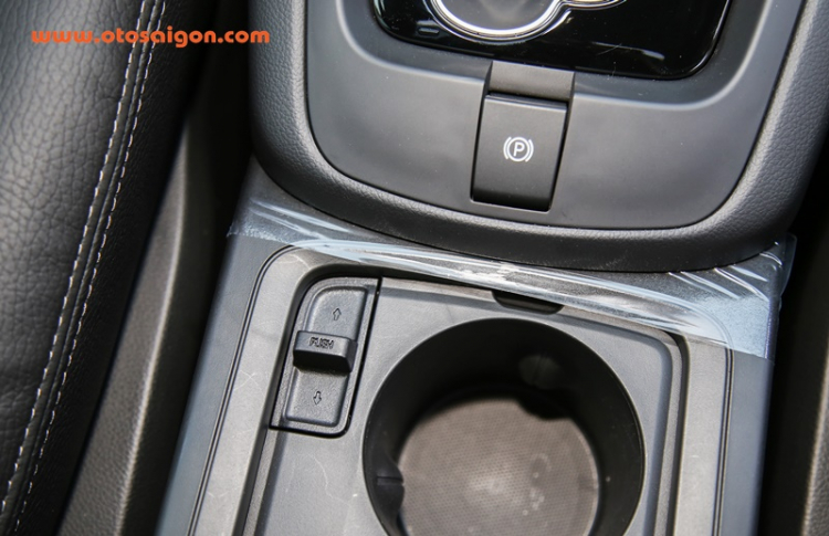Cận cảnh Chevrolet Captiva 2016 tại Việt Nam Cận cảnh Chevrolet Captiva 2016 tại Việt Nam