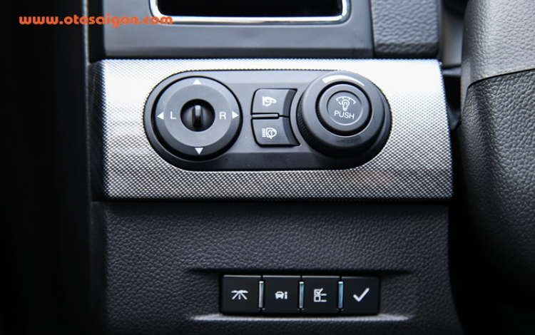 Cận cảnh Chevrolet Captiva 2016 tại Việt Nam Cận cảnh Chevrolet Captiva 2016 tại Việt Nam