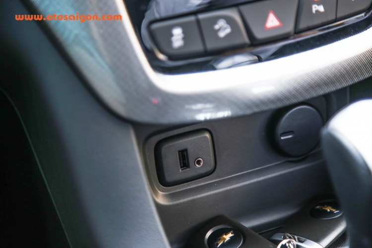 Cận cảnh Chevrolet Captiva 2016 tại Việt Nam Cận cảnh Chevrolet Captiva 2016 tại Việt Nam