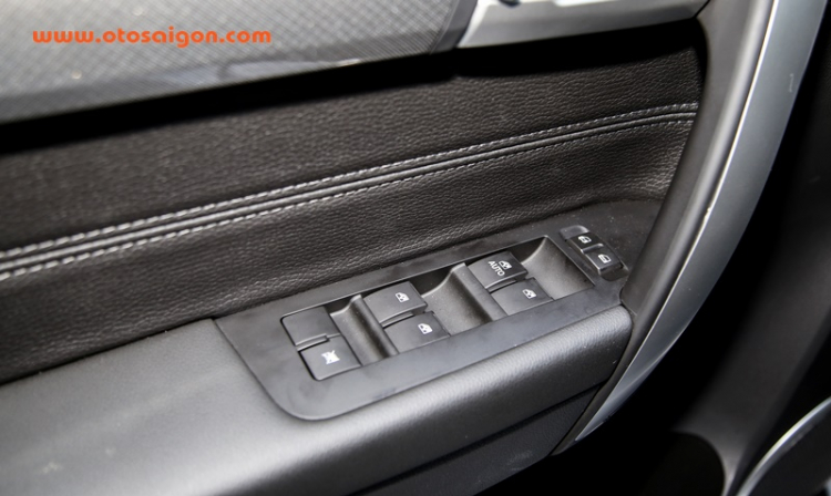 Cận cảnh Chevrolet Captiva 2016 tại Việt Nam Cận cảnh Chevrolet Captiva 2016 tại Việt Nam