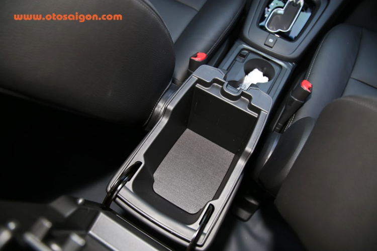 Cận cảnh Chevrolet Captiva 2016 tại Việt Nam Cận cảnh Chevrolet Captiva 2016 tại Việt Nam