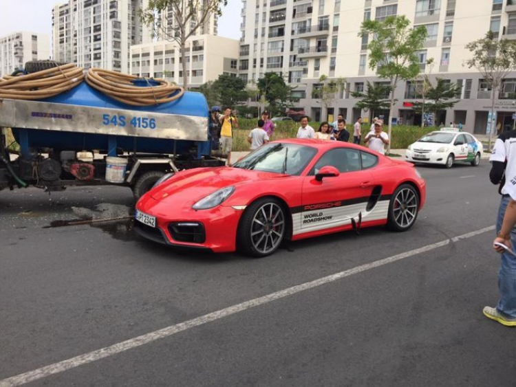 Porsche bị tai nạn ở Phú Mỹ Hưng