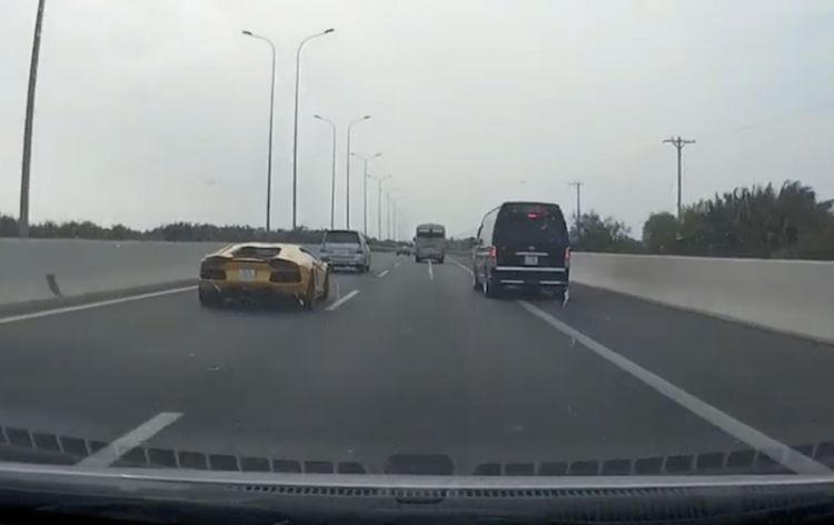 Lamborghini ư? chạy  còn thua Hoa Mai