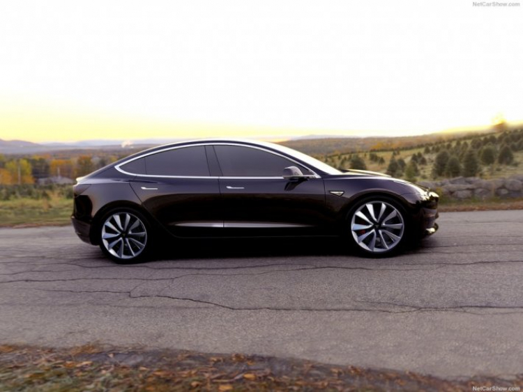 Tesla Model 3 vừa ra mắt đã có hơn 250.000 đơn đặt hàng