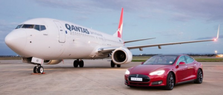 Tesla-Model-S-versus-Qantas-Boeing-01-850x362.jpg