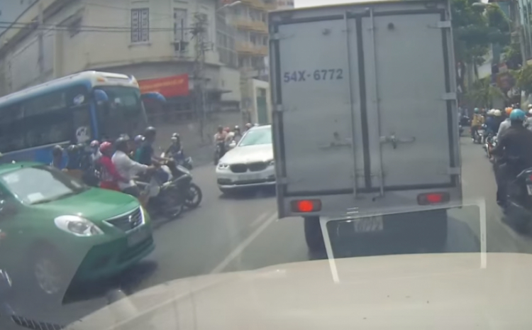 Camry giành đường và cái kết ....... Camry giành đường và cái kết .......