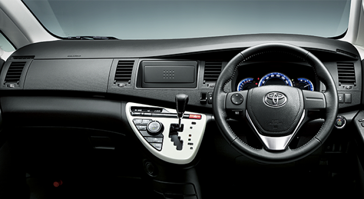 Toyota Isis 2016 nâng cấp nhẹ ở Nhật