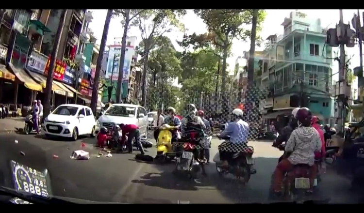 Khổ thân anh Innova...