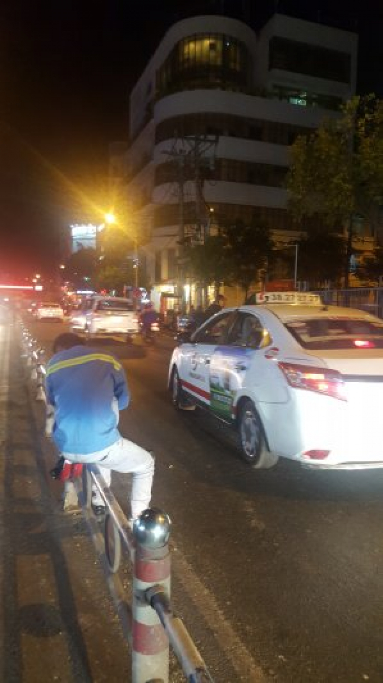 Khổ thân anh Innova... Khổ thân anh Innova...