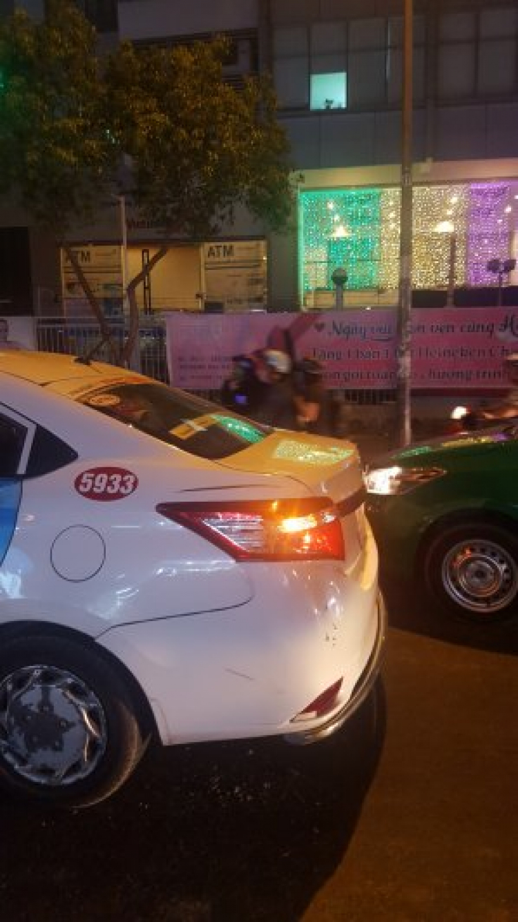 Khổ thân anh Innova... Khổ thân anh Innova...