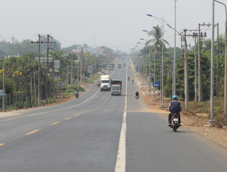 Ôtô đi làn phải QL 20, tại sao không?