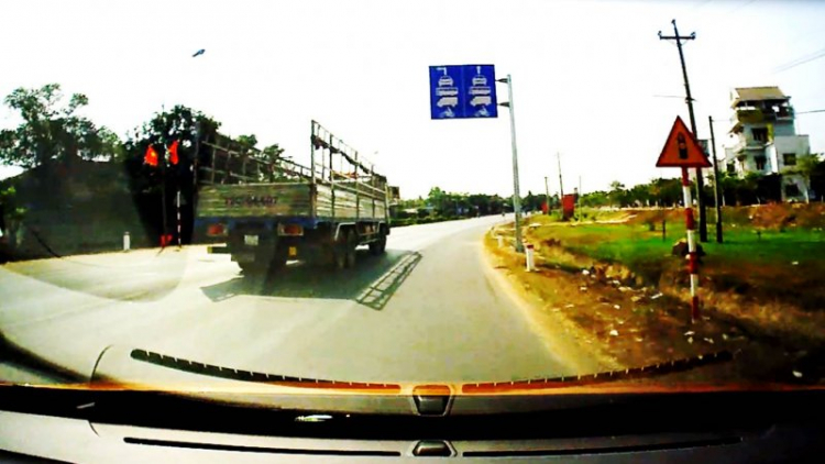 Biển 412 QL1 tại giao lộ vào TT Giá Ray hiệu lực thế nào?