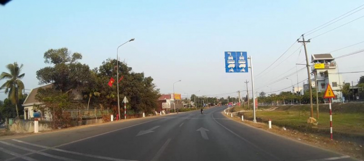 Biển 412 QL1 tại giao lộ vào TT Giá Ray hiệu lực thế nào?