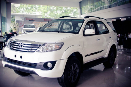 fortuner_4x2trang_1.jpg