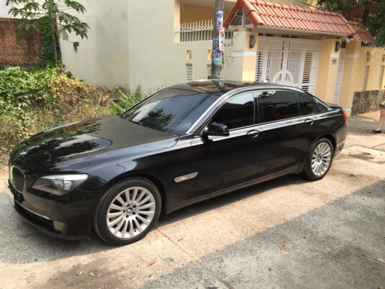 Xe BMW 750Li F02 cần hỗ trợ