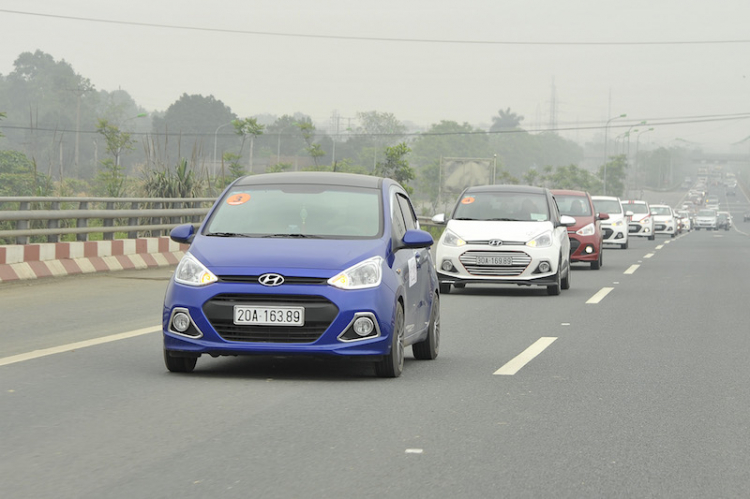 Gần 100 xe Hyundai Grand i10 offline hoành tráng ở Hà Nội