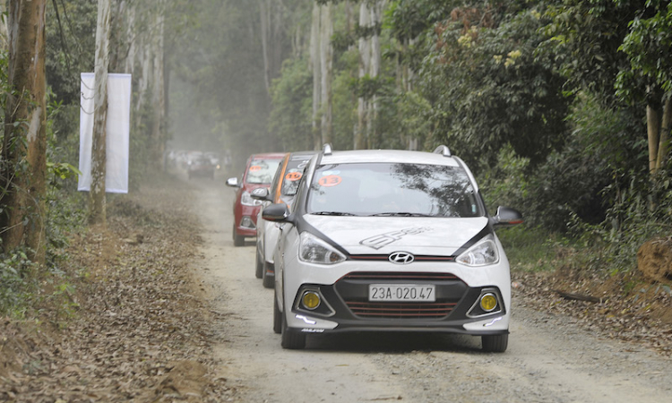 Gần 100 xe Hyundai Grand i10 offline hoành tráng ở Hà Nội