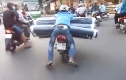 nguoi van chuyen vietnam.png