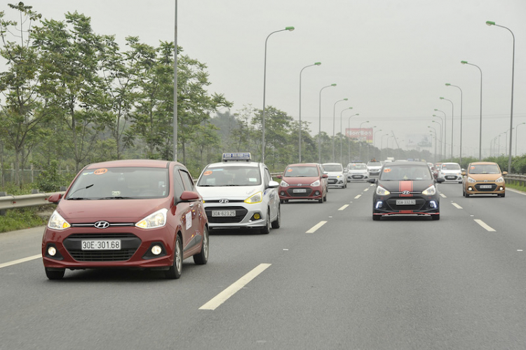 Gần 100 xe Hyundai Grand i10 offline hoành tráng ở Hà Nội