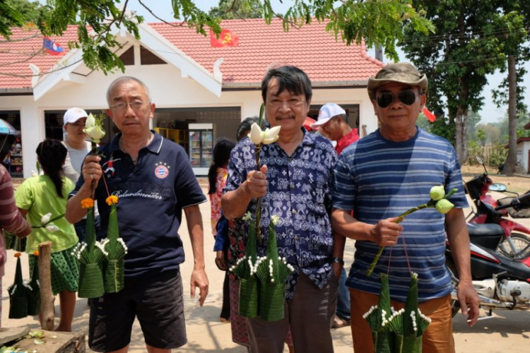 Hành trình OS Caravan xuyên Đông Dương đón mừng Tết Lào 2016