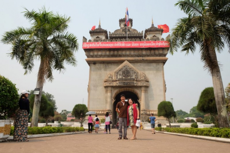 Hành trình OS Caravan xuyên Đông Dương đón mừng Tết Lào 2016 Hành trình OS Caravan xuyên Đông Dương đón mừng Tết Lào 2016