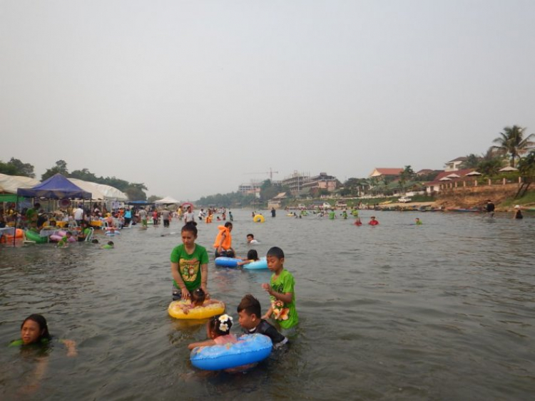 Hành trình OS Caravan xuyên Đông Dương đón mừng Tết Lào 2016 Hành trình OS Caravan xuyên Đông Dương đón mừng Tết Lào 2016