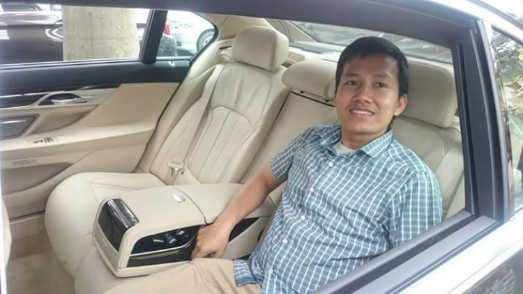 BMW 730Li màu xanh "hoàng gia" độc đáo của khách sạn Reverie Saigon BMW 730Li màu xanh "hoàng gia" độc đáo của khách sạn Reverie Saigon