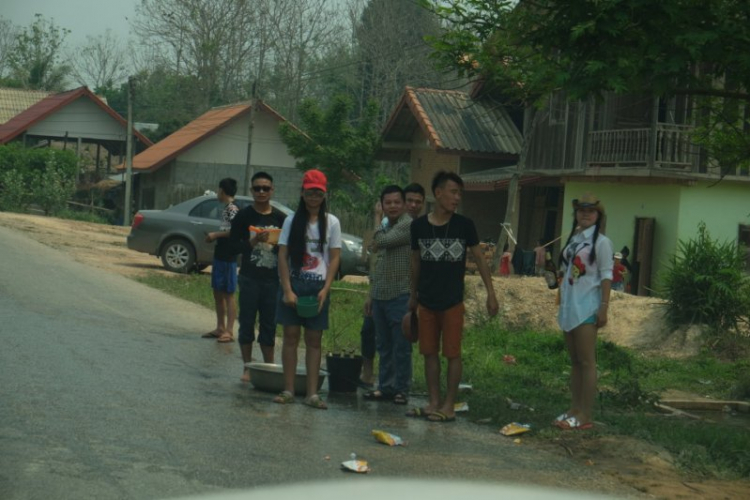 Hành trình OS Caravan xuyên Đông Dương đón mừng Tết Lào 2016 Hành trình OS Caravan xuyên Đông Dương đón mừng Tết Lào 2016