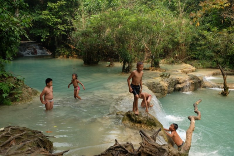 Hành trình OS Caravan xuyên Đông Dương đón mừng Tết Lào 2016