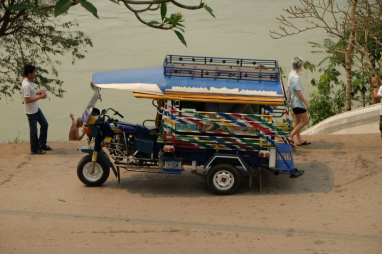 Hành trình OS Caravan xuyên Đông Dương đón mừng Tết Lào 2016 Hành trình OS Caravan xuyên Đông Dương đón mừng Tết Lào 2016