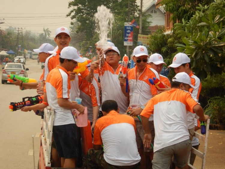 Hành trình OS Caravan xuyên Đông Dương đón mừng Tết Lào 2016 Hành trình OS Caravan xuyên Đông Dương đón mừng Tết Lào 2016