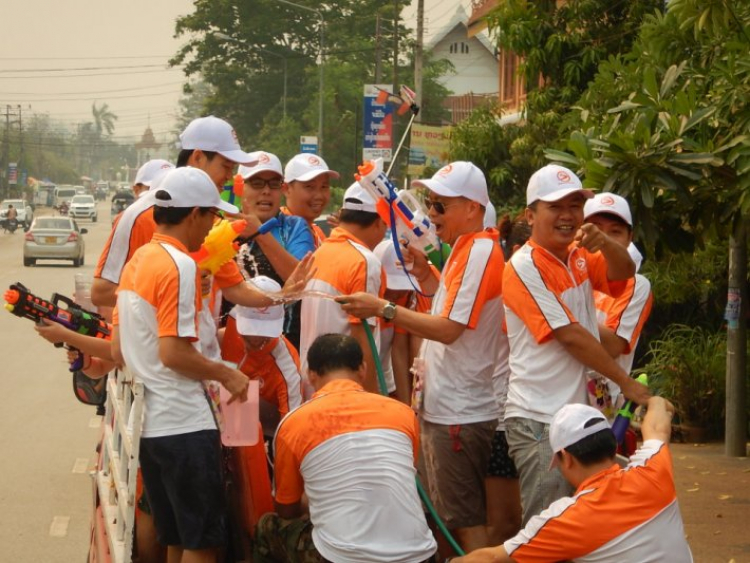 Hành trình OS Caravan xuyên Đông Dương đón mừng Tết Lào 2016 Hành trình OS Caravan xuyên Đông Dương đón mừng Tết Lào 2016
