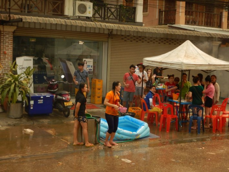 Hành trình OS Caravan xuyên Đông Dương đón mừng Tết Lào 2016 Hành trình OS Caravan xuyên Đông Dương đón mừng Tết Lào 2016
