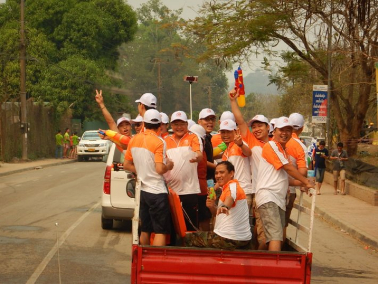 Hành trình OS Caravan xuyên Đông Dương đón mừng Tết Lào 2016 Hành trình OS Caravan xuyên Đông Dương đón mừng Tết Lào 2016