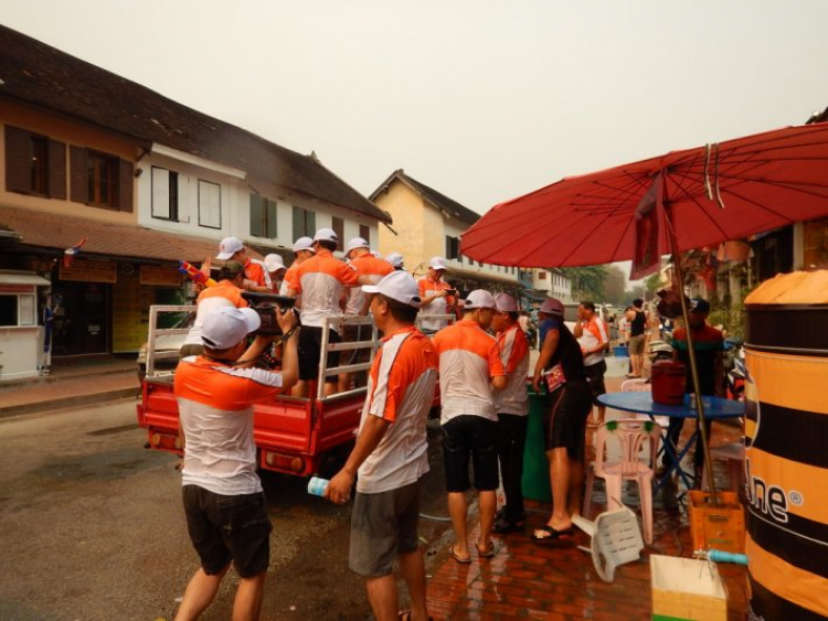 Hành trình OS Caravan xuyên Đông Dương đón mừng Tết Lào 2016 Hành trình OS Caravan xuyên Đông Dương đón mừng Tết Lào 2016