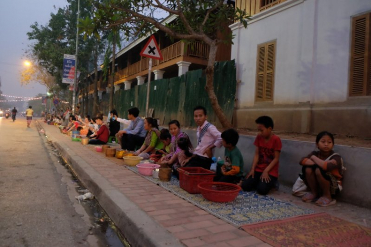 Hành trình OS Caravan xuyên Đông Dương đón mừng Tết Lào 2016 Hành trình OS Caravan xuyên Đông Dương đón mừng Tết Lào 2016