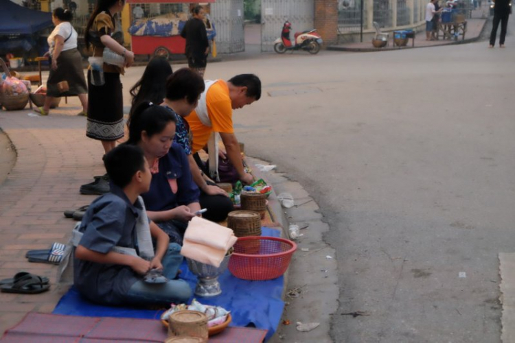 Hành trình OS Caravan xuyên Đông Dương đón mừng Tết Lào 2016 Hành trình OS Caravan xuyên Đông Dương đón mừng Tết Lào 2016