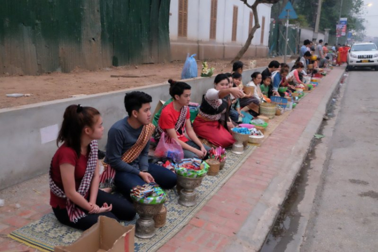 Hành trình OS Caravan xuyên Đông Dương đón mừng Tết Lào 2016 Hành trình OS Caravan xuyên Đông Dương đón mừng Tết Lào 2016
