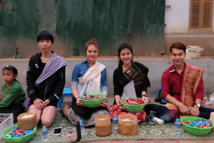 Hành trình OS Caravan xuyên Đông Dương đón mừng Tết Lào 2016 Hành trình OS Caravan xuyên Đông Dương đón mừng Tết Lào 2016