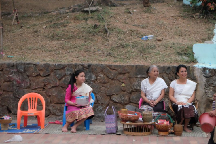 Hành trình OS Caravan xuyên Đông Dương đón mừng Tết Lào 2016