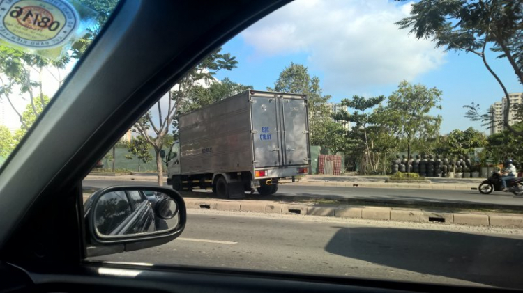 Kẹt xe trên đường Mai Chí Thọ & sự nóng vội của tài xế xe tải