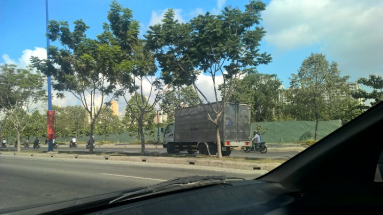 Kẹt xe trên đường Mai Chí Thọ & sự nóng vội của tài xế xe tải